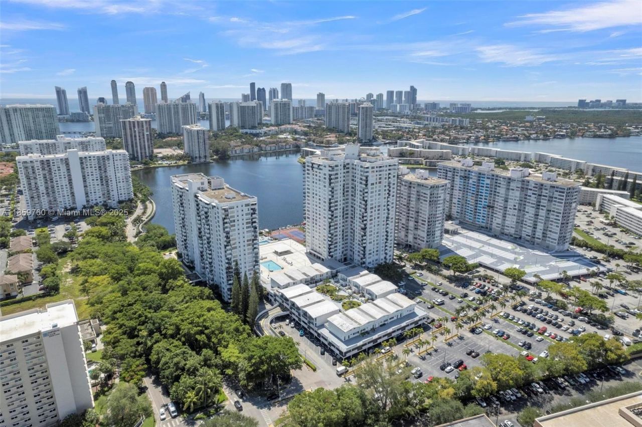 2780 NE 183rd St, Unit 109, Aventura, FL 33160 Photo