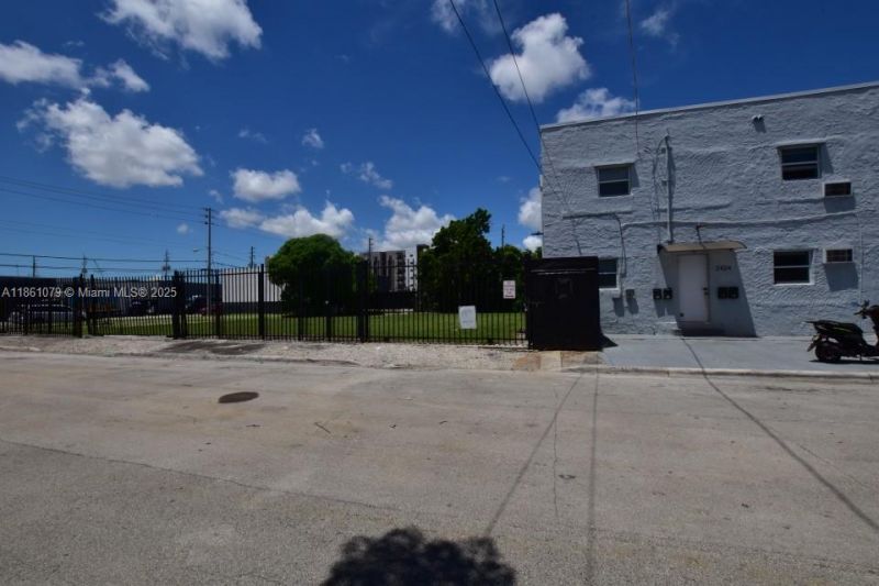 2410 NW 7th Ct, Miami, FL 33127 Photo