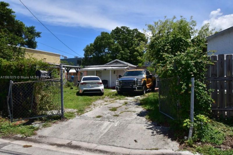 2410 NW 7th Ct, Miami, FL 33127 Photo