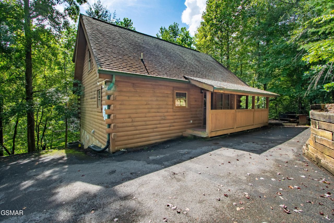 905 Valley Drive, Gatlinburg, TN 37738 Main Photo