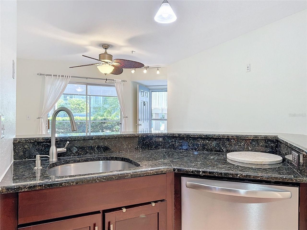 850 S Tamiami Trail, Unit 402, Sarasota, FL 34236 Photo