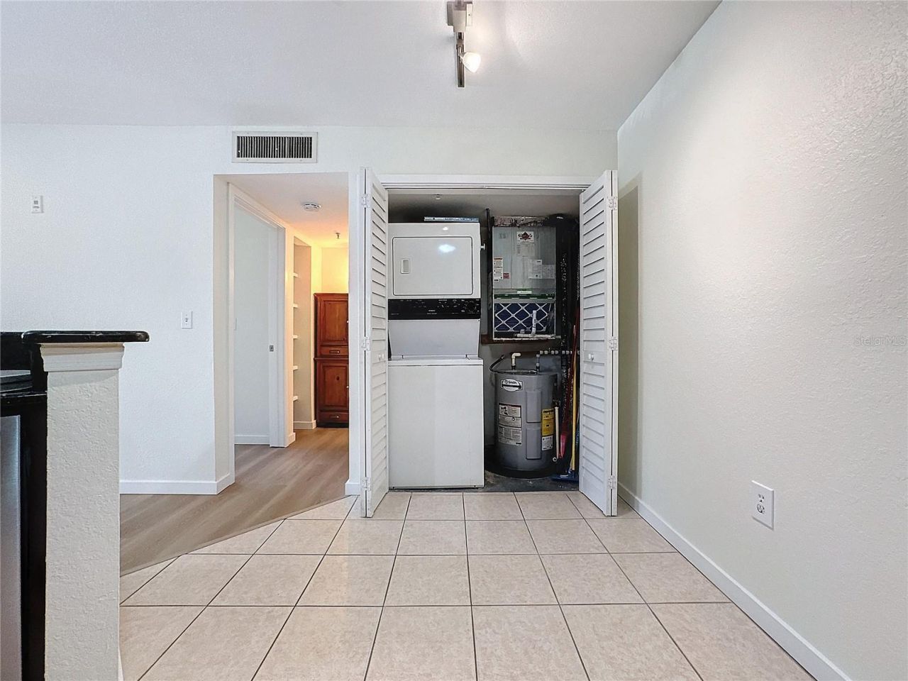850 S Tamiami Trail, Unit 402, Sarasota, FL 34236 Photo