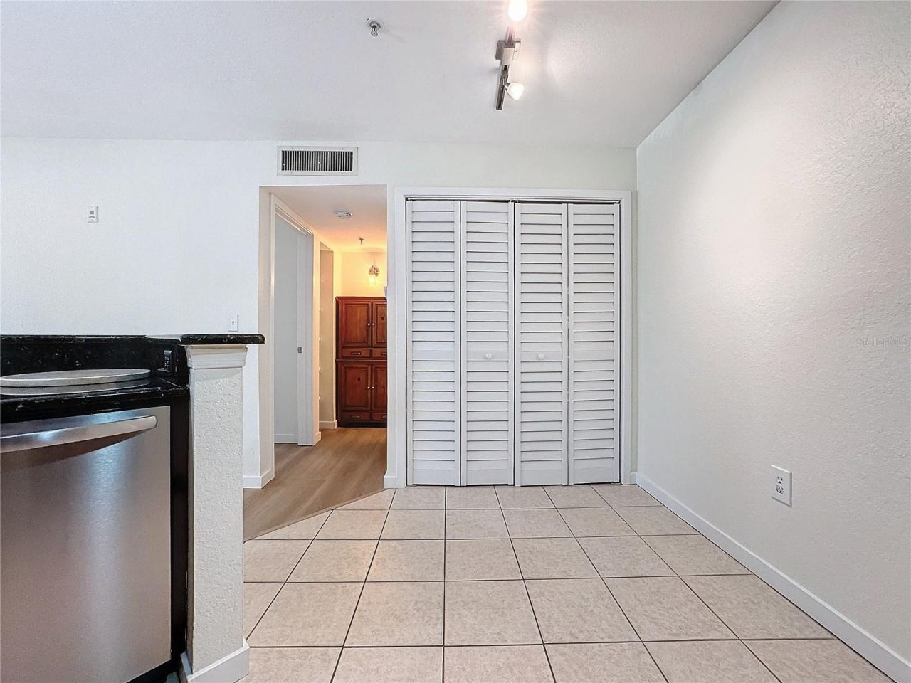 850 S Tamiami Trail, Unit 402, Sarasota, FL 34236 Photo