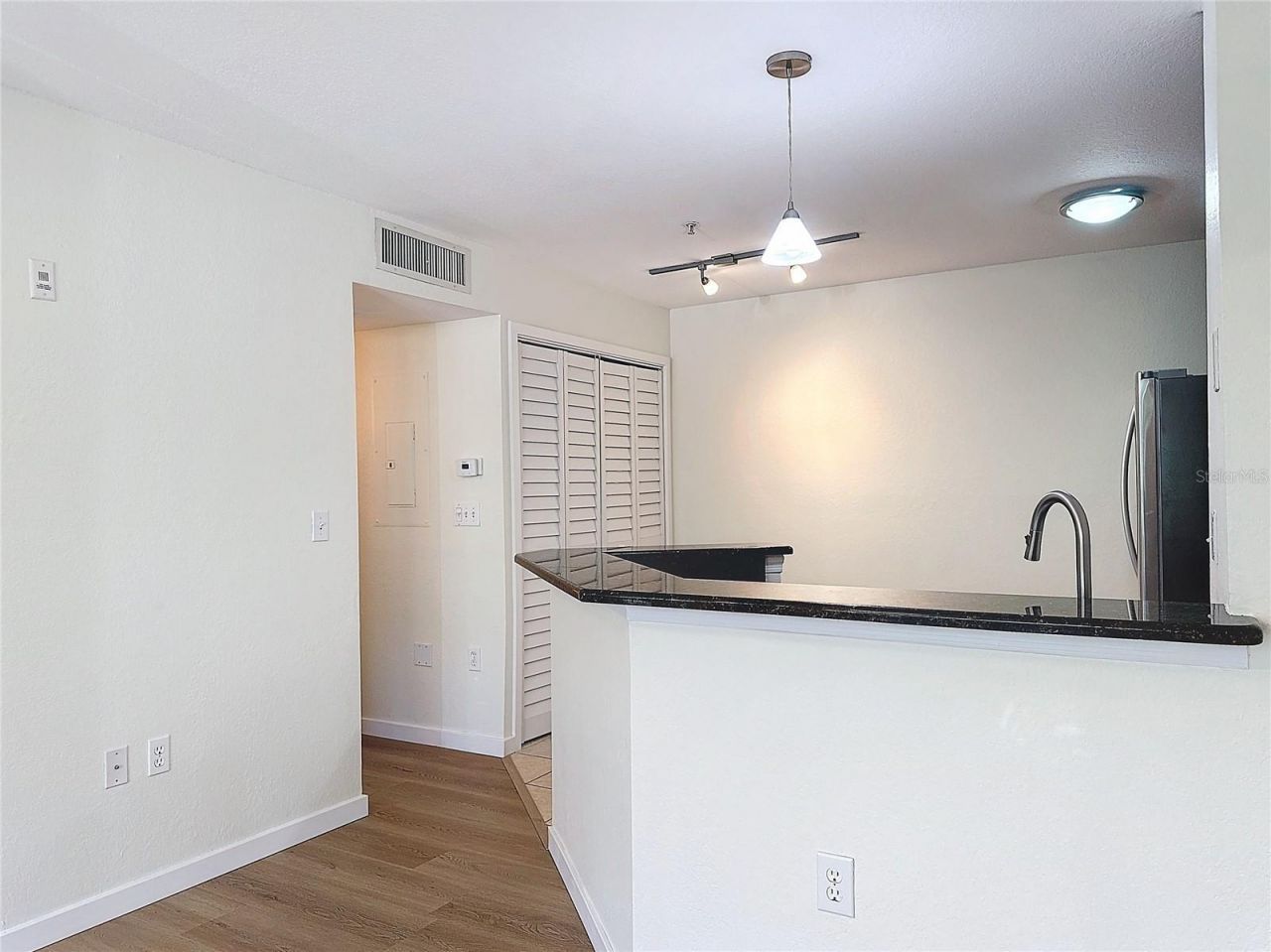 850 S Tamiami Trail, Unit 402, Sarasota, FL 34236 Photo