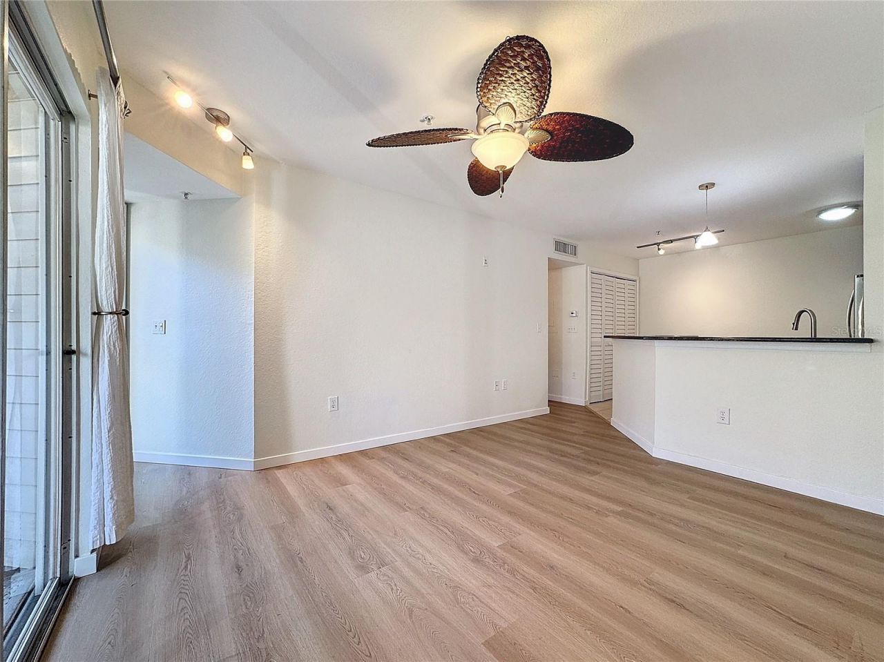 850 S Tamiami Trail, Unit 402, Sarasota, FL 34236 Photo