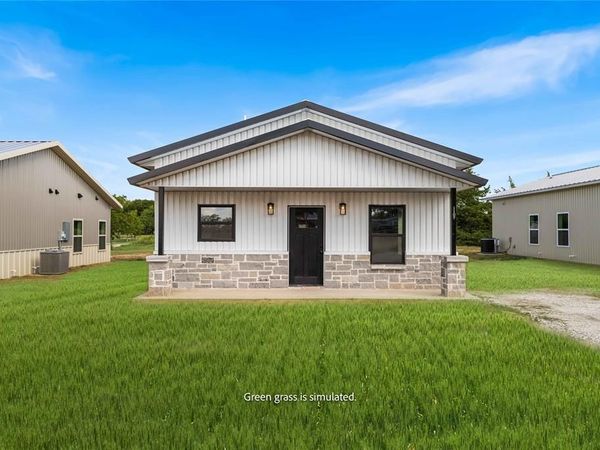 1107 E Navarro Avenue, Mart, TX 76664