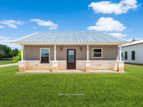 1105 E Navarro Avenue, Mart, TX 76664
