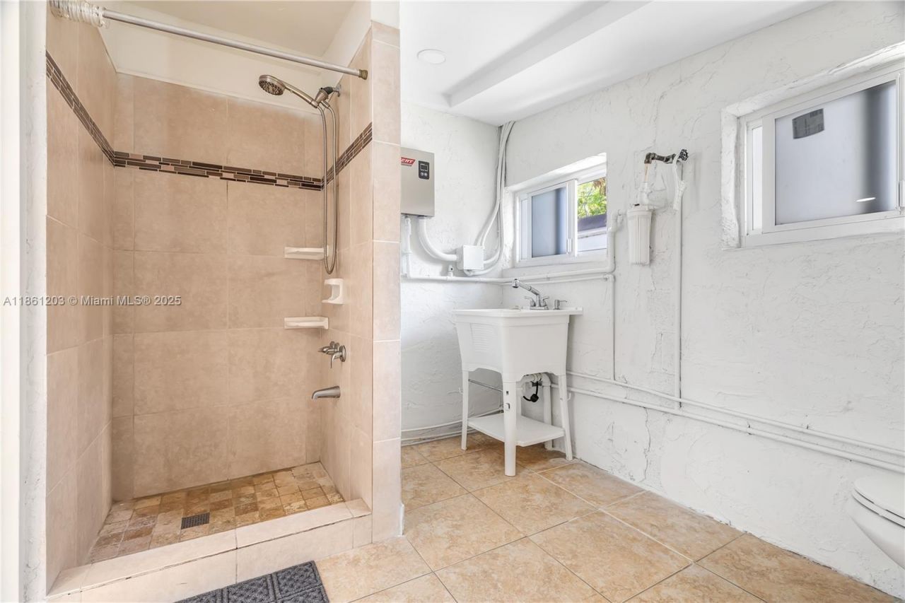 17201 NW 37th Ave, Miami Gardens, FL 33056 Photo