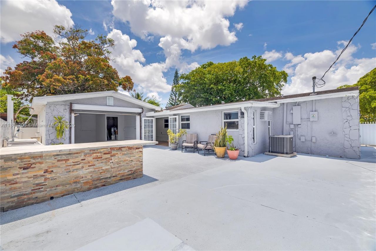 17201 NW 37th Ave, Miami Gardens, FL 33056 Photo