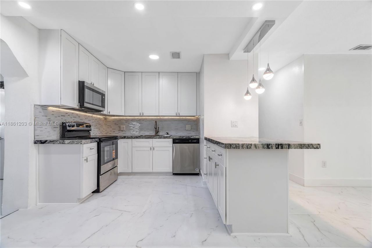 17201 NW 37th Ave, Miami Gardens, FL 33056 Photo