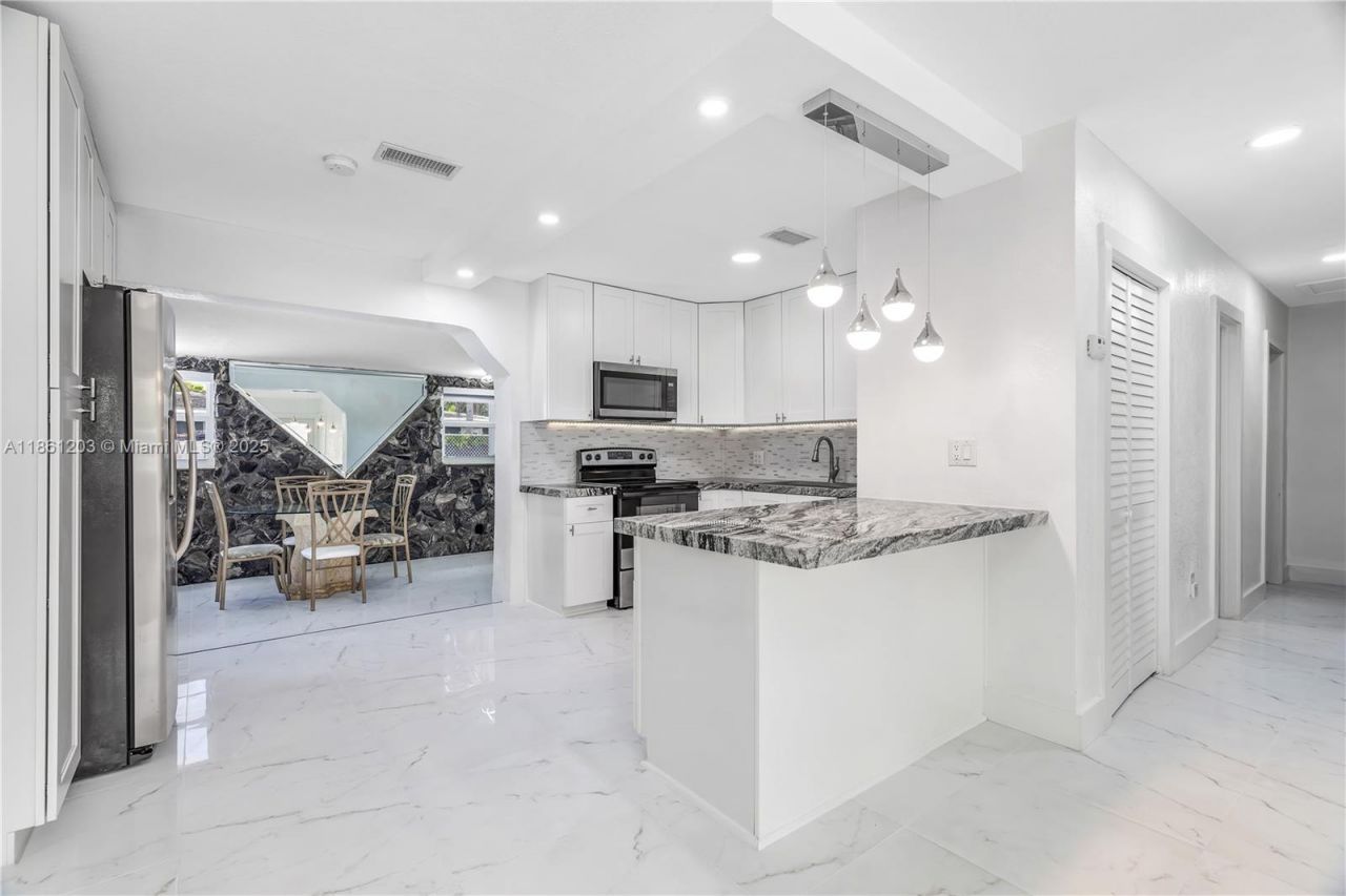 17201 NW 37th Ave, Miami Gardens, FL 33056 Photo