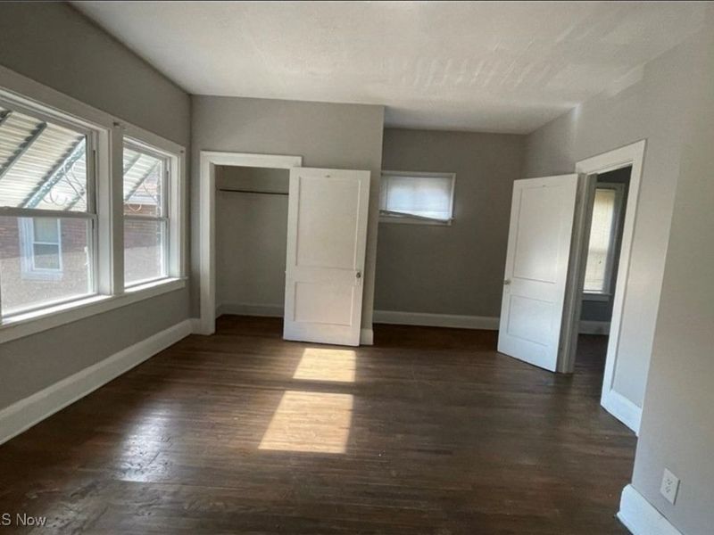 568 101 Street, Cleveland, OH 44108 Photo 3