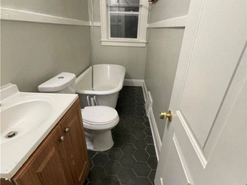 568 101 Street, Cleveland, OH 44108 Photo 5