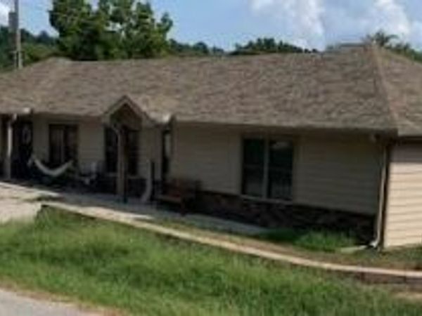 215 W Washington Avenue, Mansfield, MO 65704