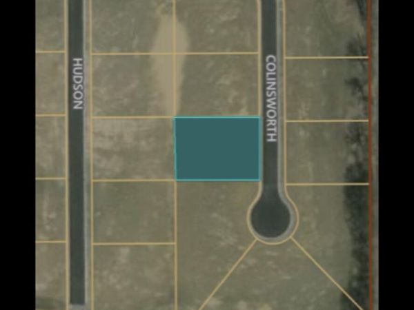 305 Colinsworth, Jackson Center, OH 45334