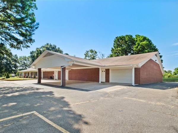 1400 W Locust Street, Stilwell, OK 74960