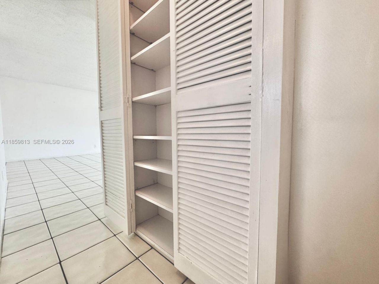 700 Layne Blvd, Unit 210, Hallandale Beach, FL 33009 Photo