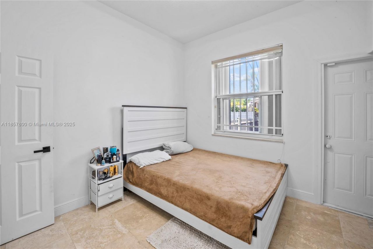 5750 SW 67th Ave, Miami, FL 33143 Photo