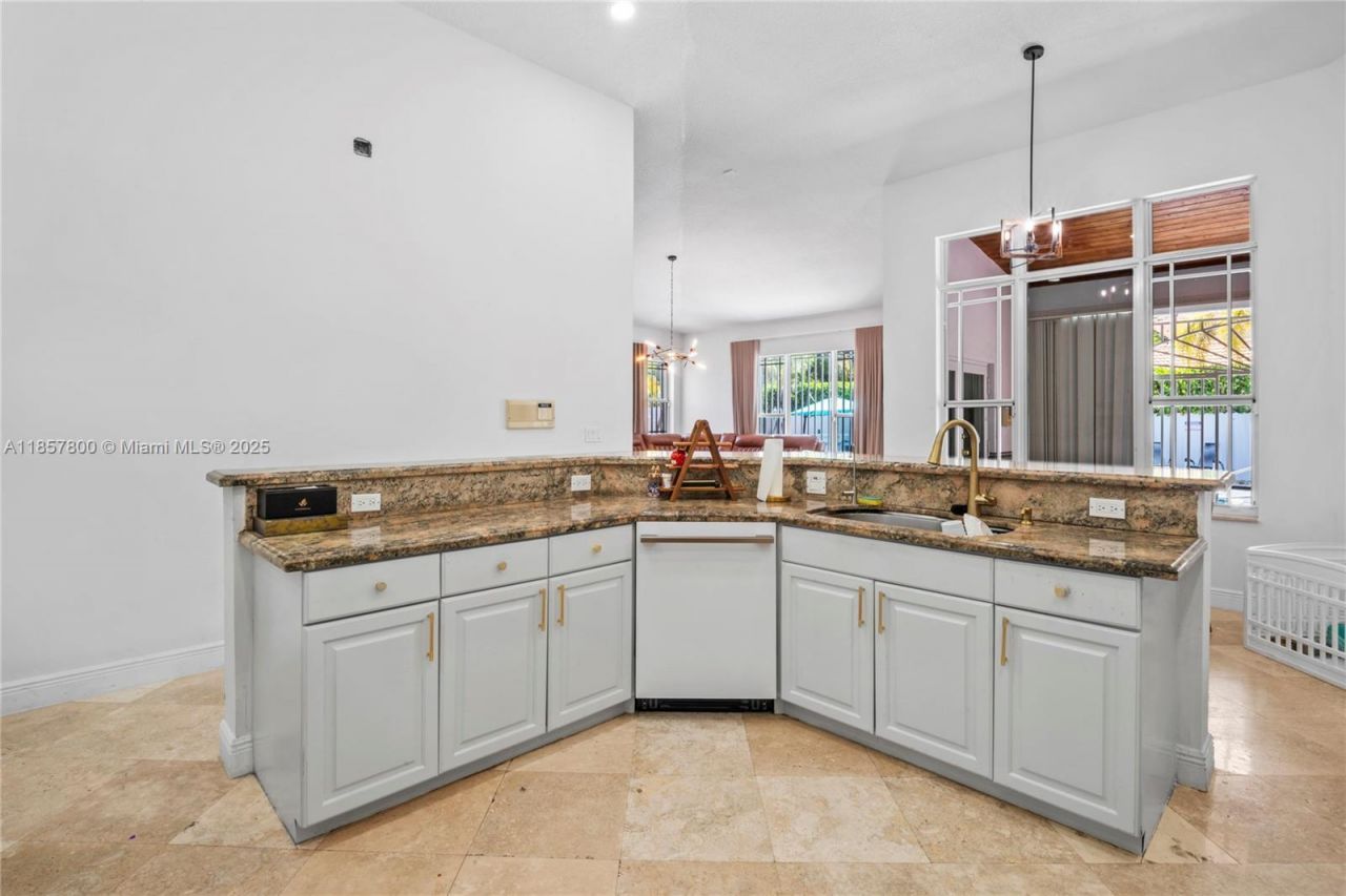 5750 SW 67th Ave, Miami, FL 33143 Photo