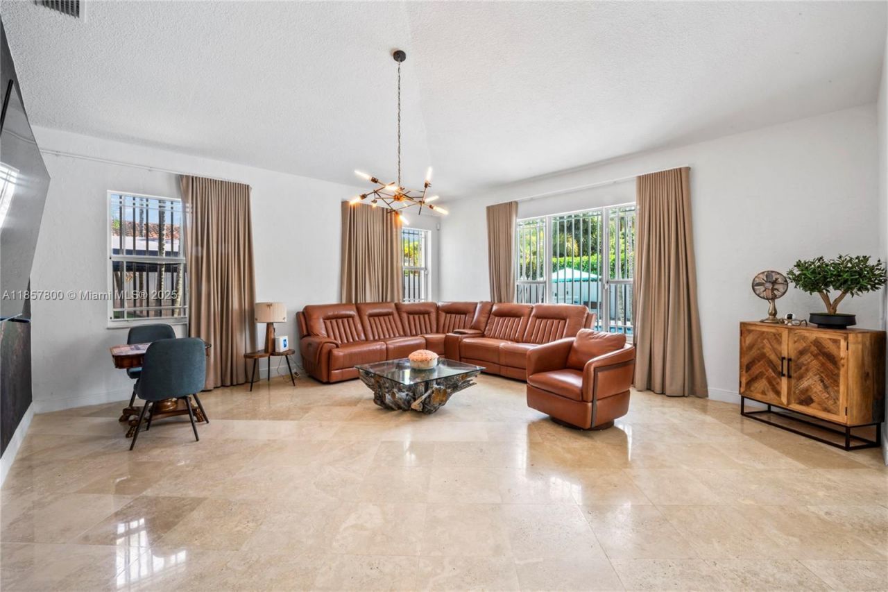 5750 SW 67th Ave, Miami, FL 33143 Photo