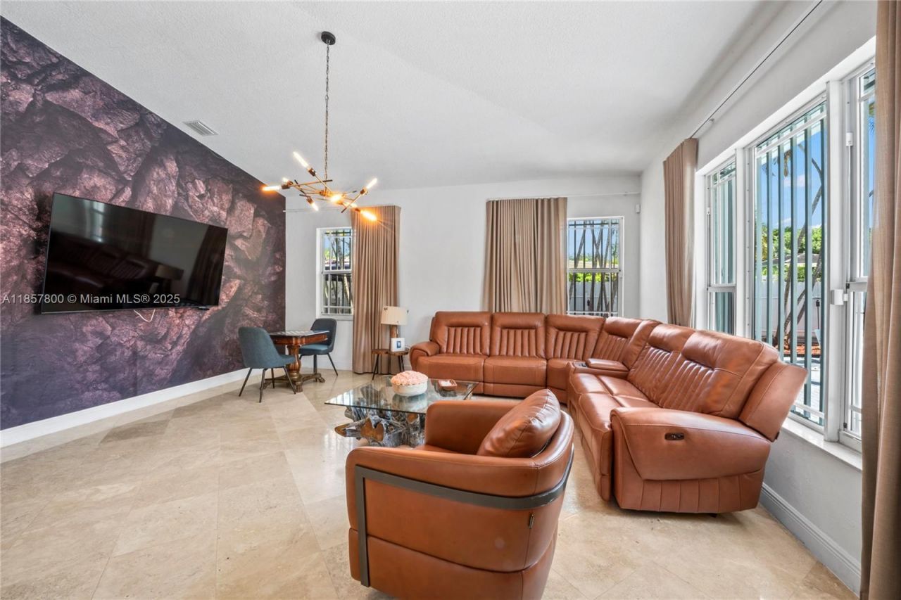 5750 SW 67th Ave, Miami, FL 33143 Photo