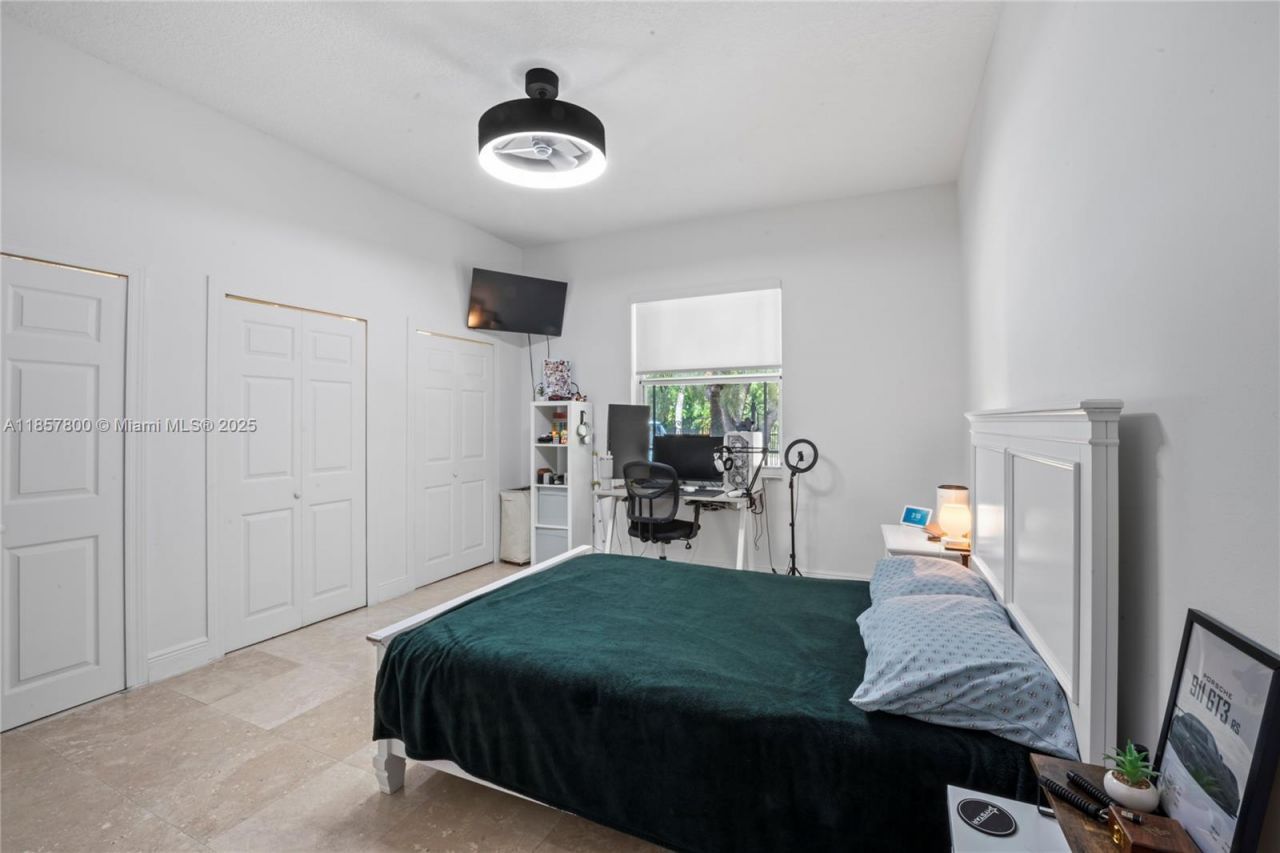 5750 SW 67th Ave, Miami, FL 33143 Photo