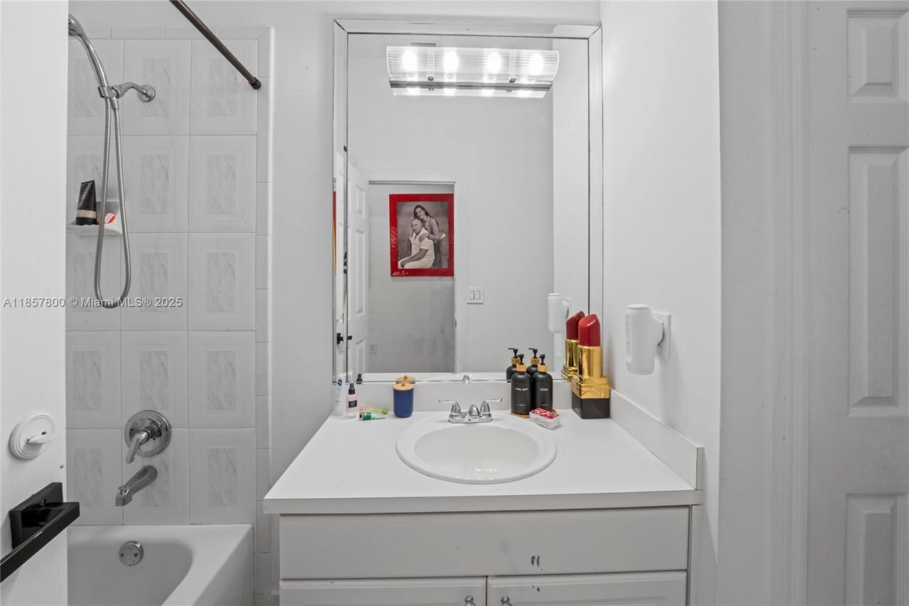 5750 SW 67th Ave, Miami, FL 33143 Photo