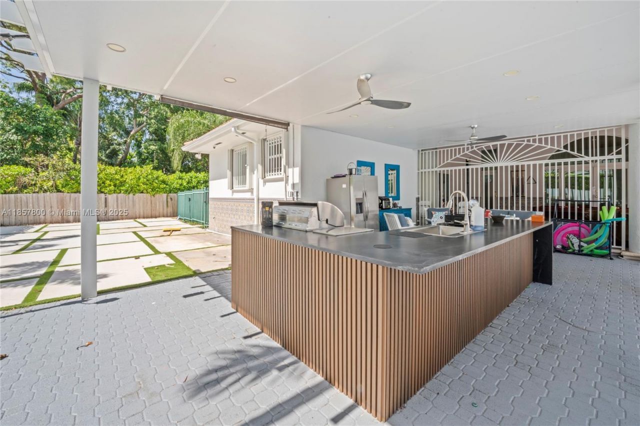 5750 SW 67th Ave, Miami, FL 33143 Photo