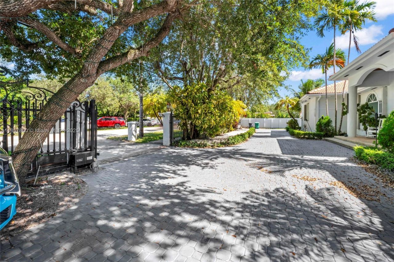 5750 SW 67th Ave, Miami, FL 33143 Photo