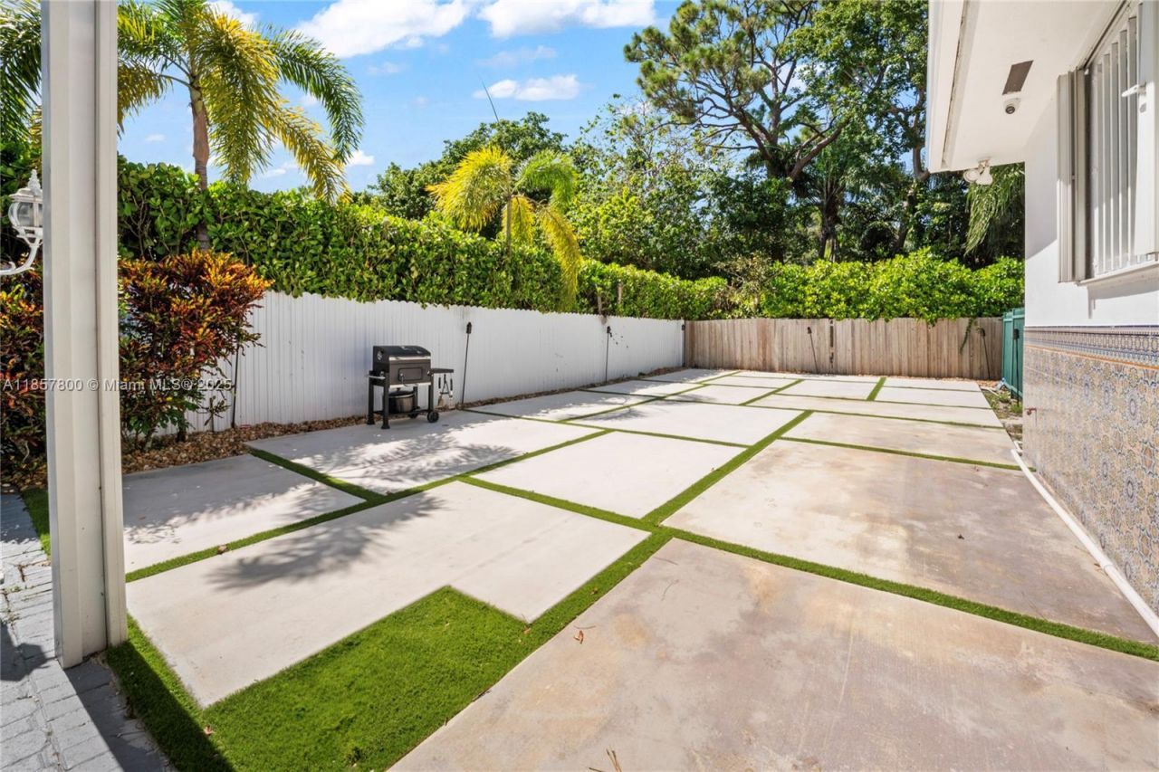 5750 SW 67th Ave, Miami, FL 33143 Photo