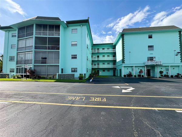 4401 NW 41st St, Unit 110, Lauderdale Lakes, FL 33319
