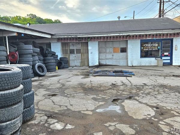 112 W Kelley Street, De Soto, MO 63020