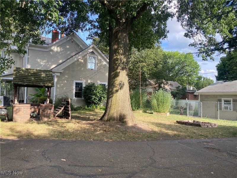 1166 S Broadway Street, New Philadelphia, OH 44663 Photo 2