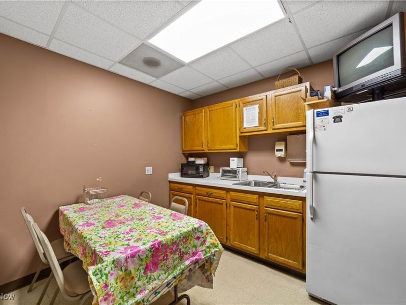 6071 Middle Ridge Road, Lorain, OH 44053 Photo 33