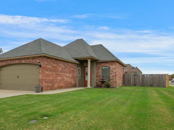 100 Smithville Court, Youngsville, LA 70592