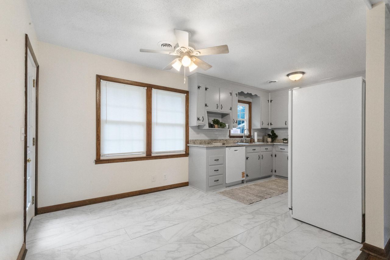 1918 Aichele Drive Photo 17