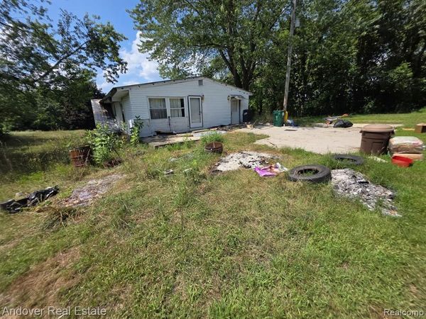 1928 S 35th Street, Galesburg, MI 49053