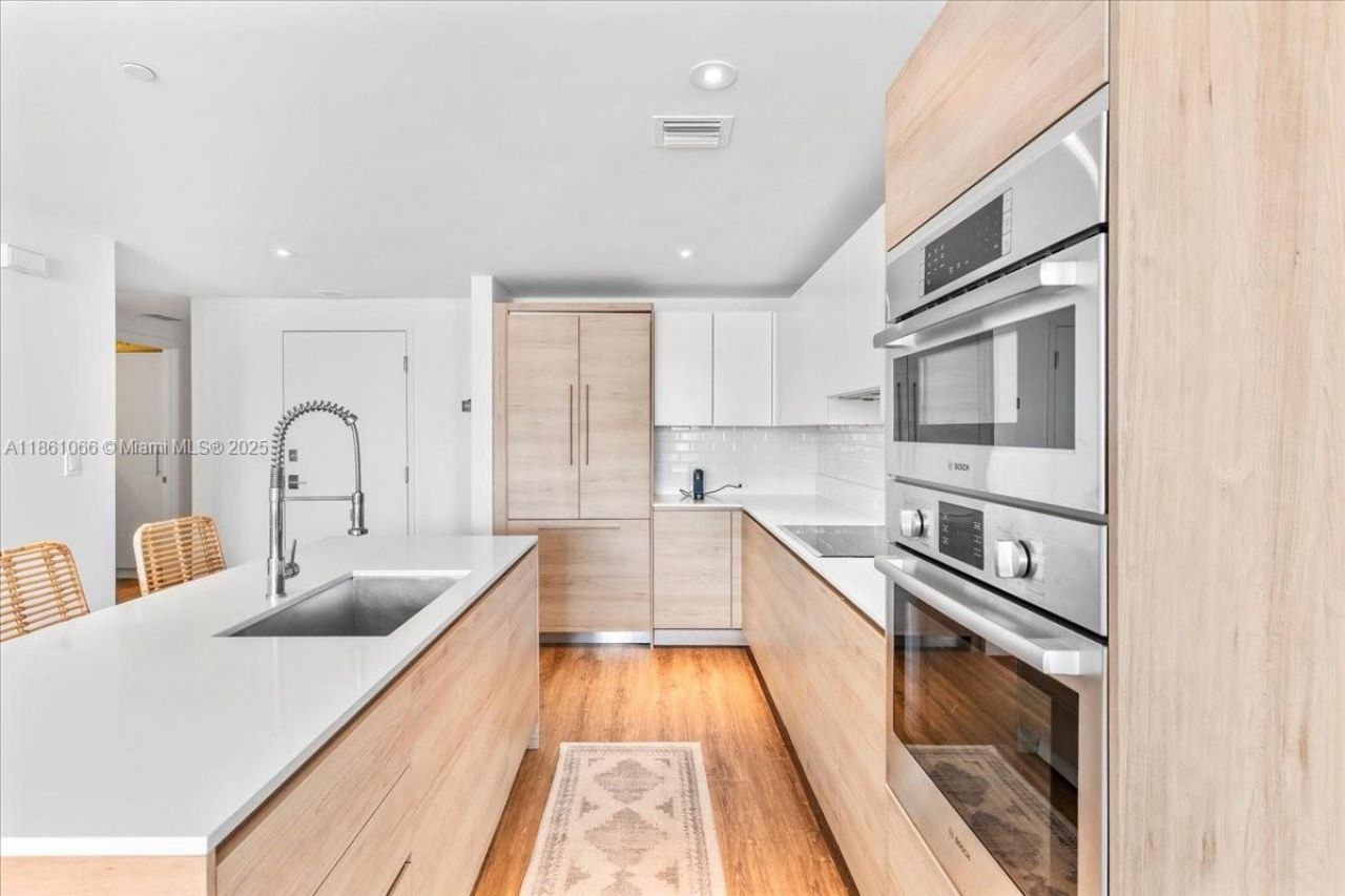 10201 E Bay Harbor Dr, Unit 304, Bay Harbor Islands, FL 33154 Photo