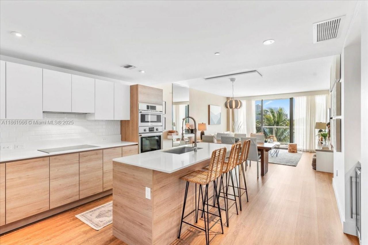 10201 E Bay Harbor Dr, Unit 304, Bay Harbor Islands, FL 33154 Photo