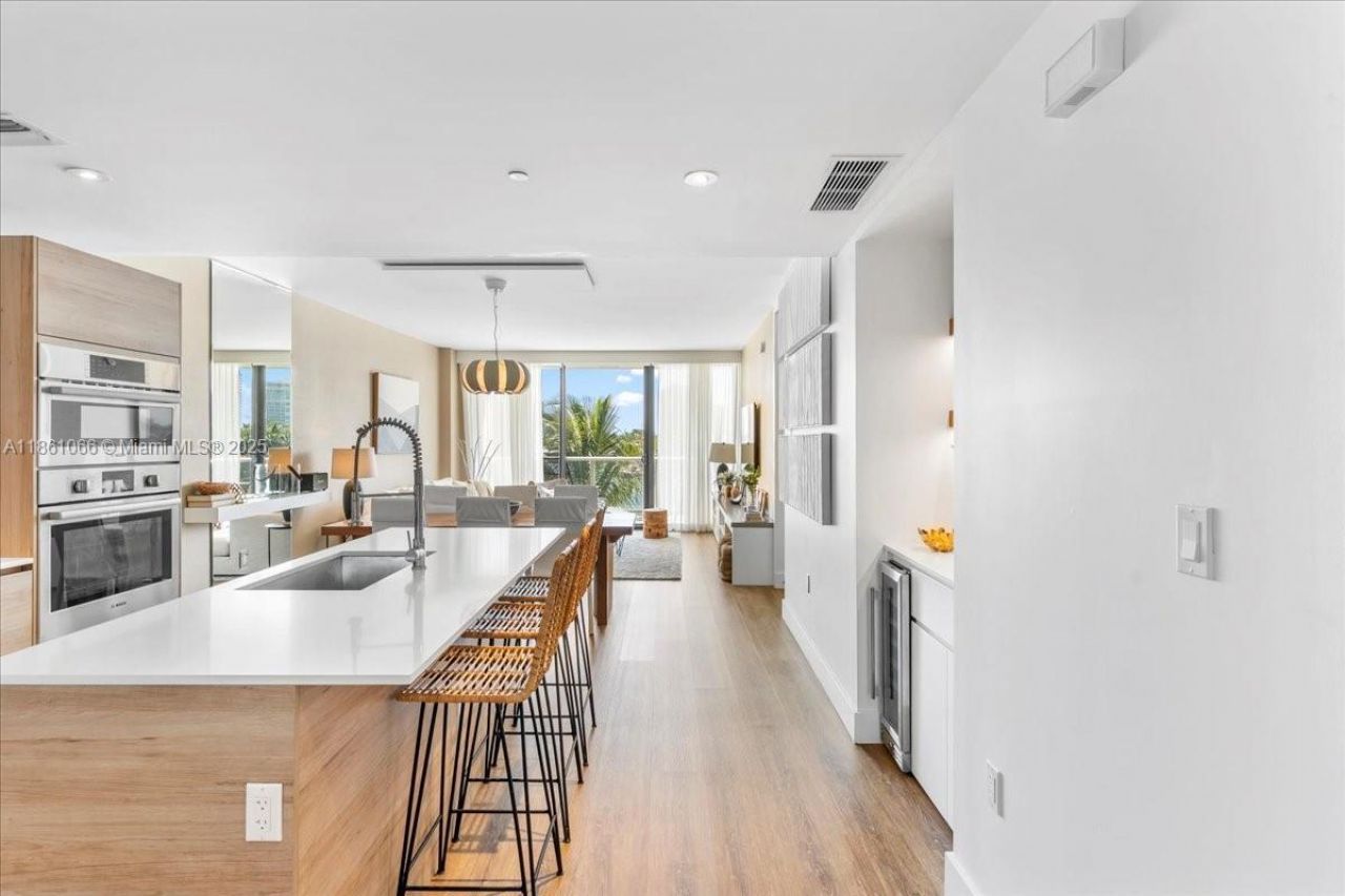 10201 E Bay Harbor Dr, Unit 304, Bay Harbor Islands, FL 33154 Photo