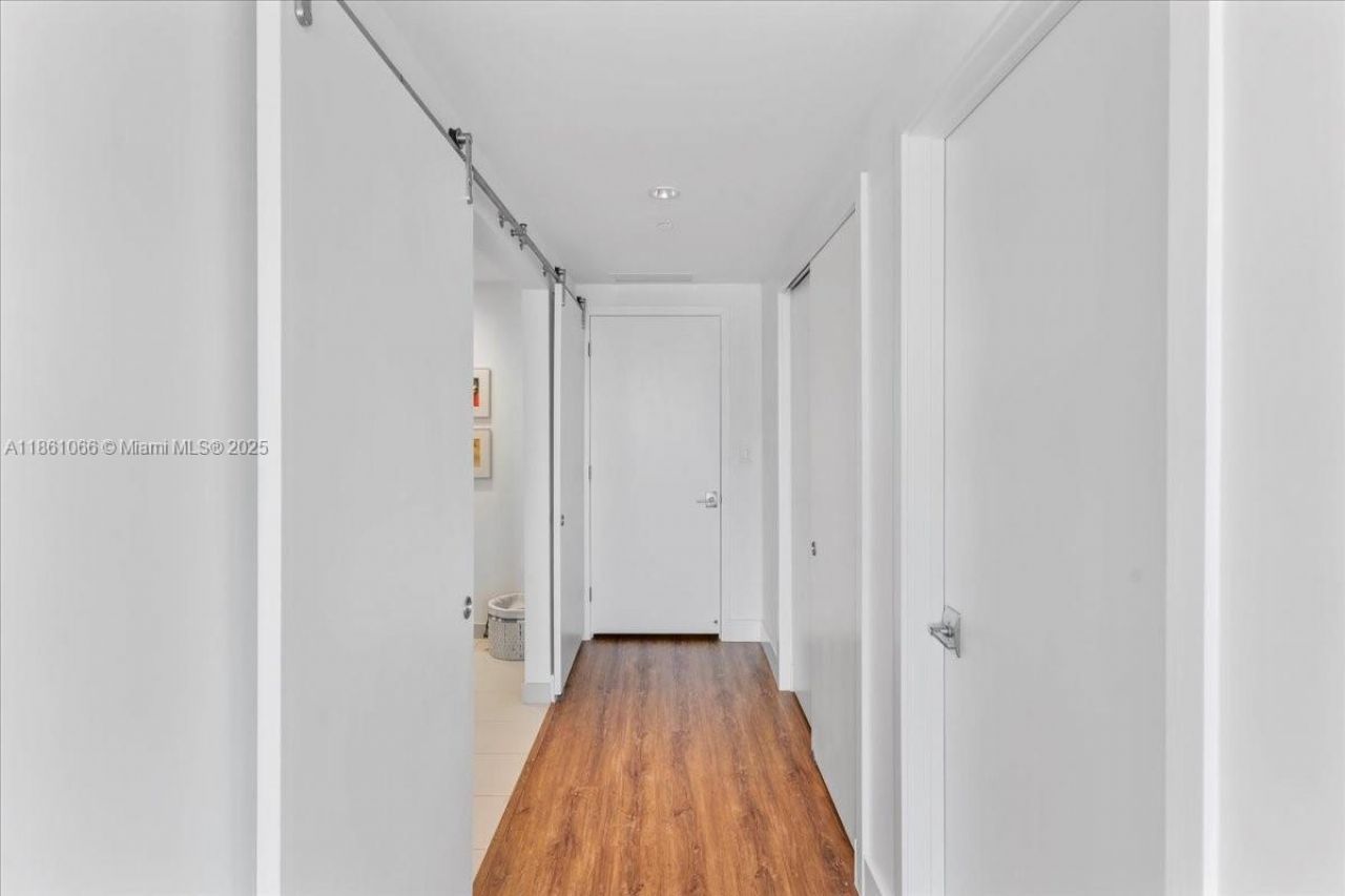 10201 E Bay Harbor Dr, Unit 304, Bay Harbor Islands, FL 33154 Photo