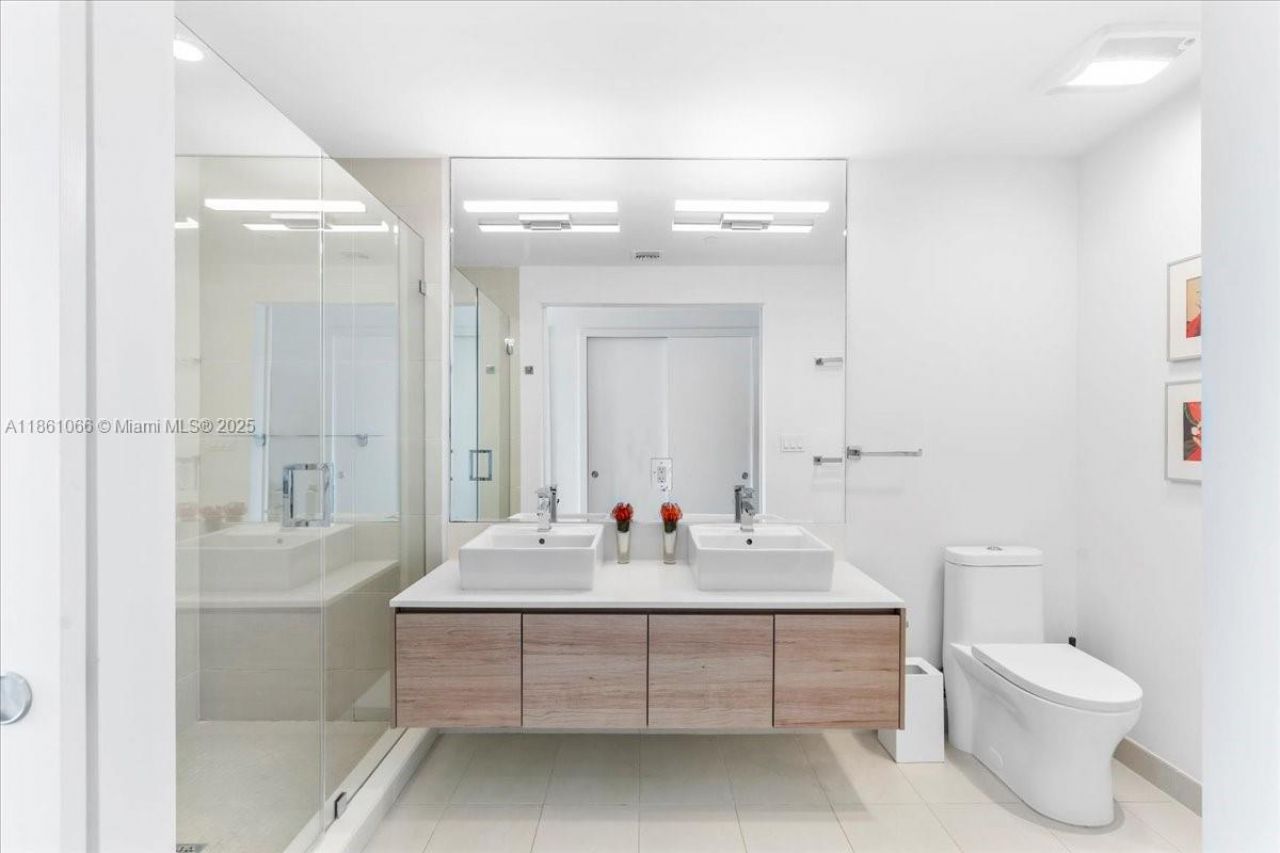 10201 E Bay Harbor Dr, Unit 304, Bay Harbor Islands, FL 33154 Photo