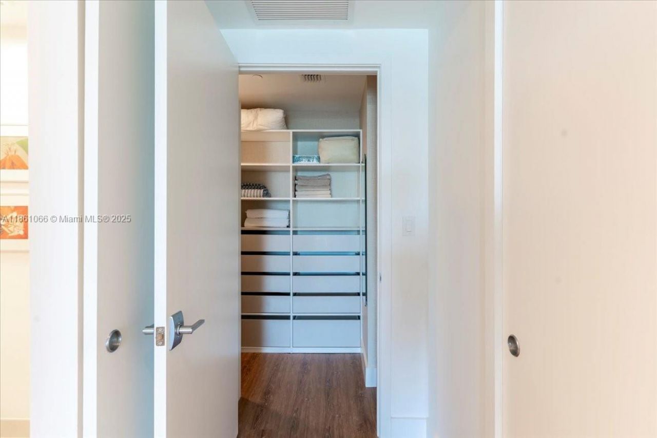 10201 E Bay Harbor Dr, Unit 304, Bay Harbor Islands, FL 33154 Photo