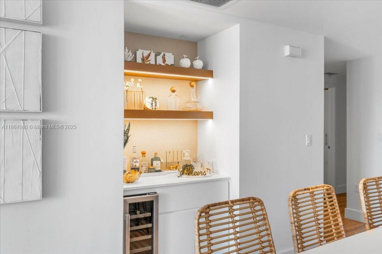 10201 E Bay Harbor Dr, Unit 304, Bay Harbor Islands, FL 33154 Photo