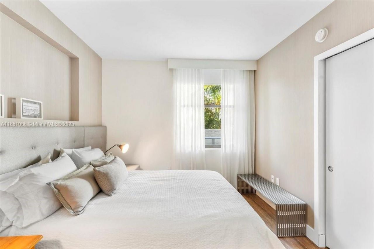 10201 E Bay Harbor Dr, Unit 304, Bay Harbor Islands, FL 33154 Photo