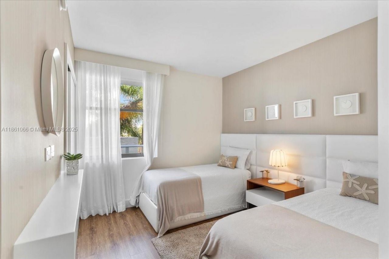 10201 E Bay Harbor Dr, Unit 304, Bay Harbor Islands, FL 33154 Photo