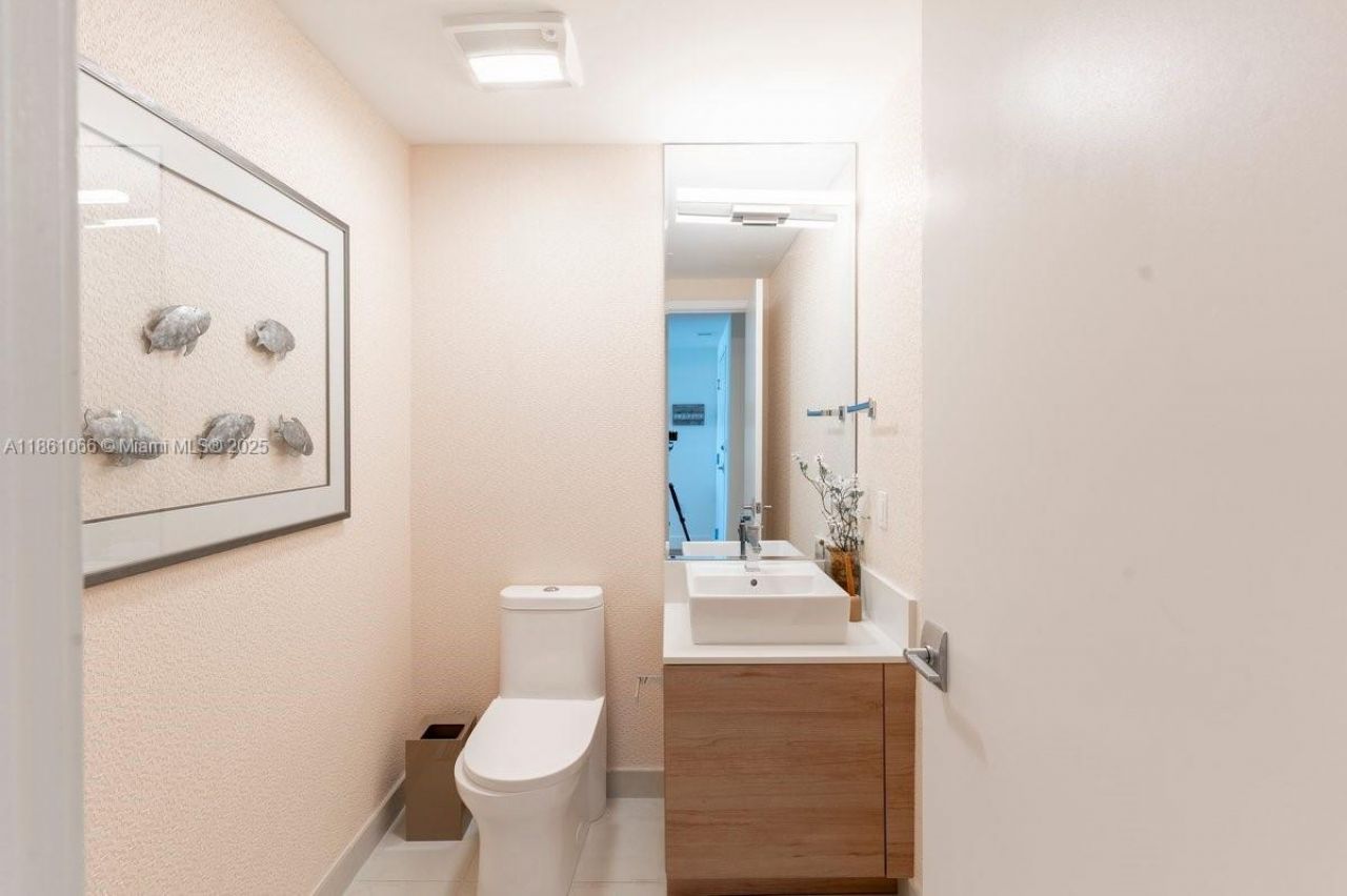 10201 E Bay Harbor Dr, Unit 304, Bay Harbor Islands, FL 33154 Photo