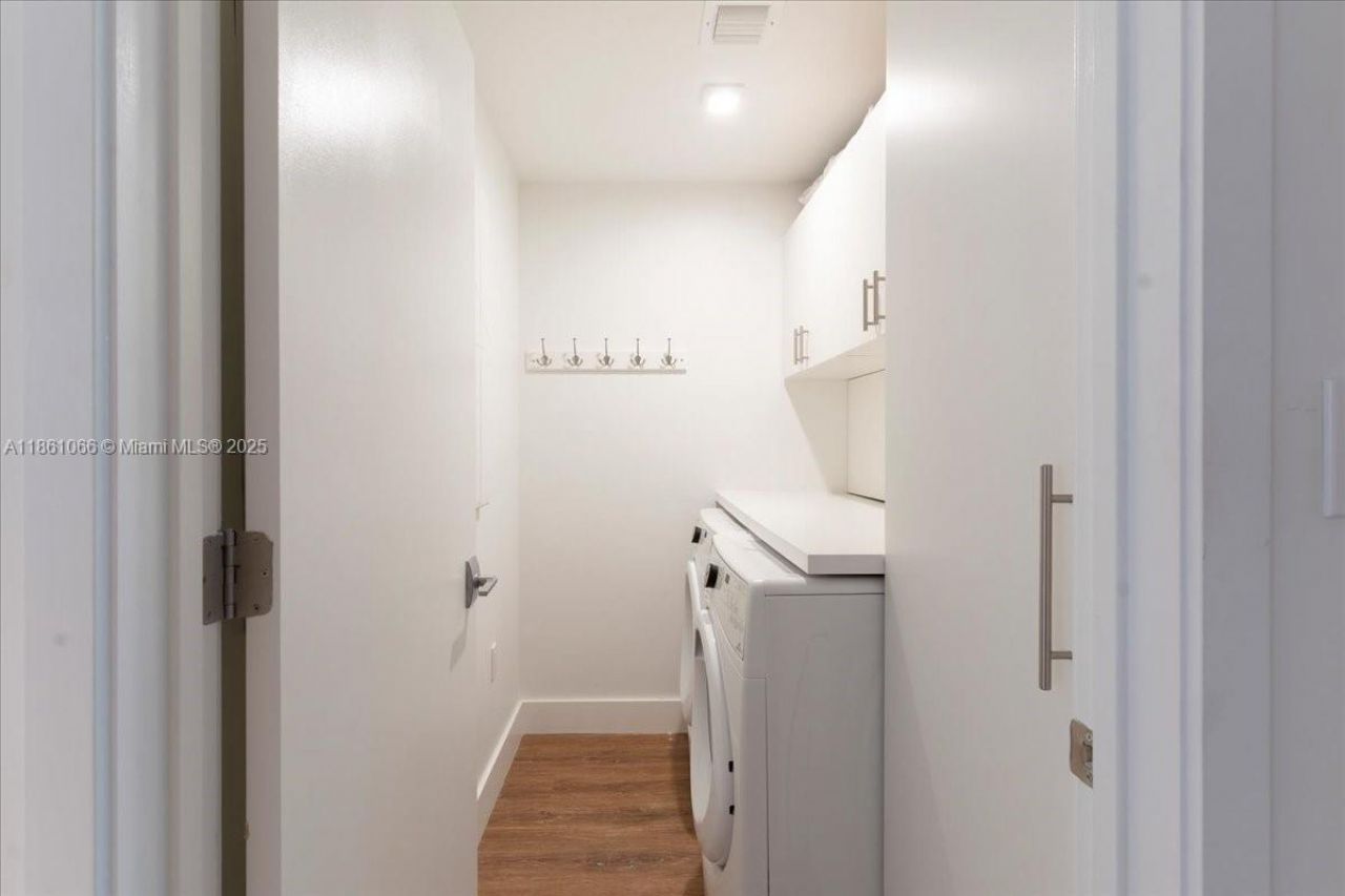 10201 E Bay Harbor Dr, Unit 304, Bay Harbor Islands, FL 33154 Photo