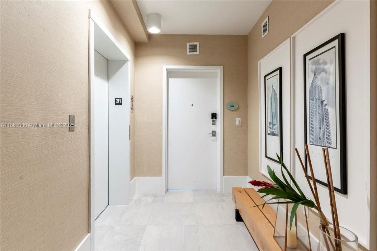 10201 E Bay Harbor Dr, Unit 304, Bay Harbor Islands, FL 33154 Photo