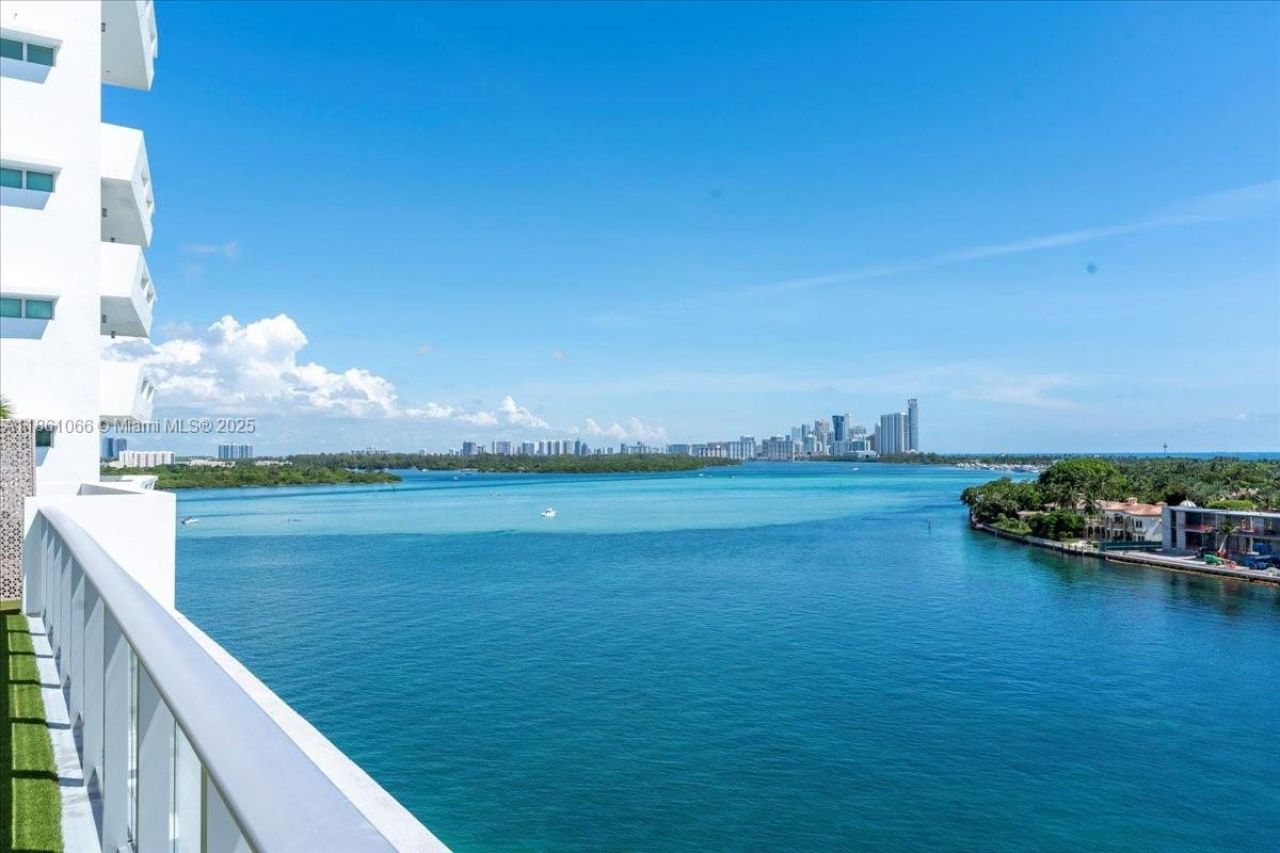 10201 E Bay Harbor Dr, Unit 304, Bay Harbor Islands, FL 33154 Photo